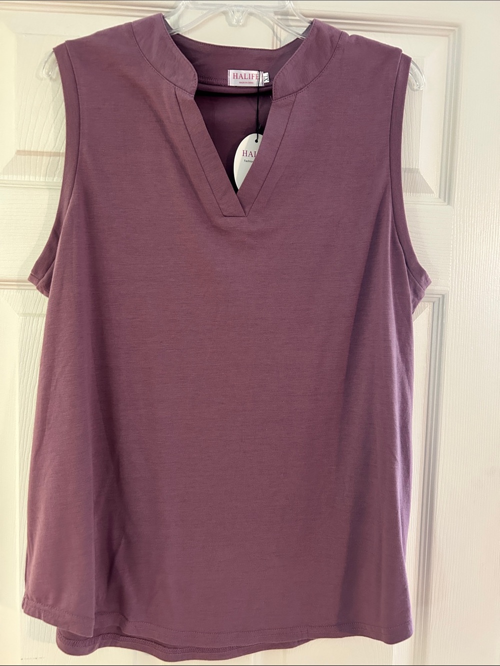 Halife Sleeveless Notch V-Neck Tank — Plum Mauve